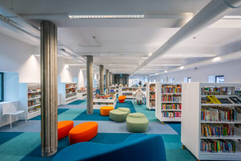 Salle de lecture de la médiathèque