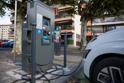 Borne de recharge électrique IZIVIA - Agrandir l'image, fenêtre modale