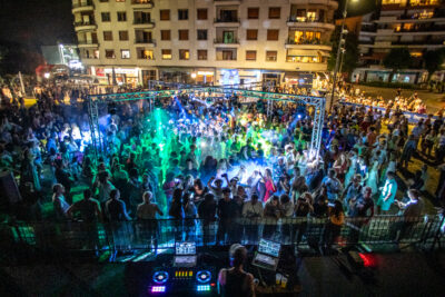 Agrandir l'image 2 sur 41, fenêtre modale